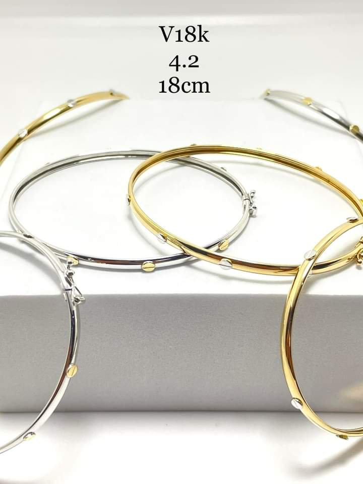 Cartier best sale bangle embossed