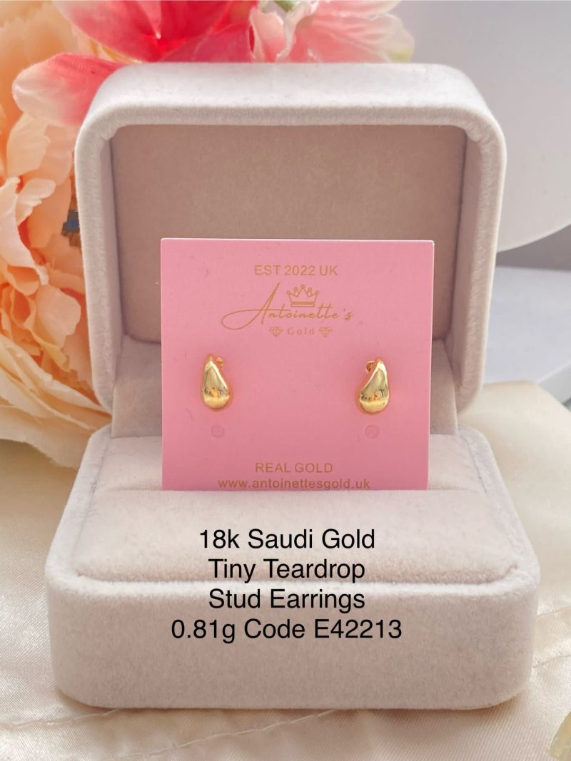 E42213 Tiny Teardrop Stud Earrings
