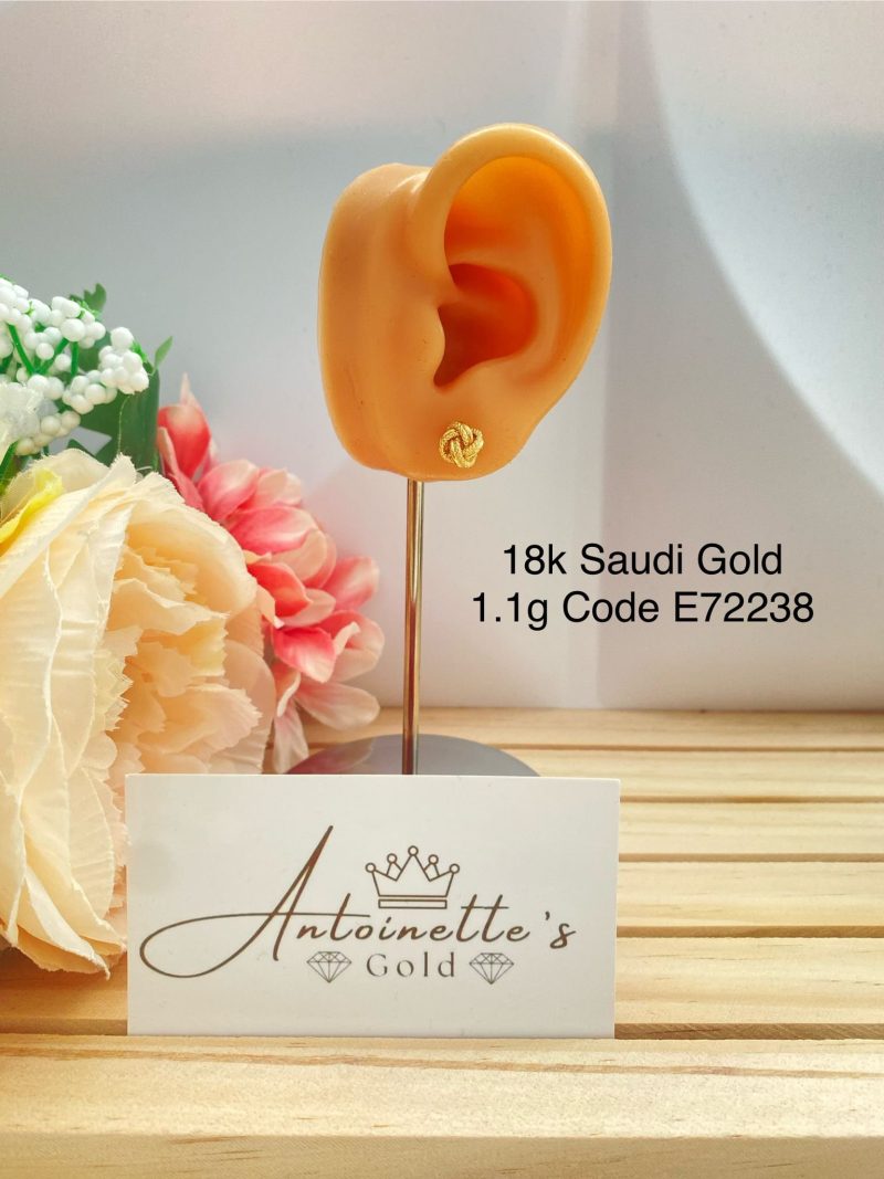 E72238 Knot Stud Earrings