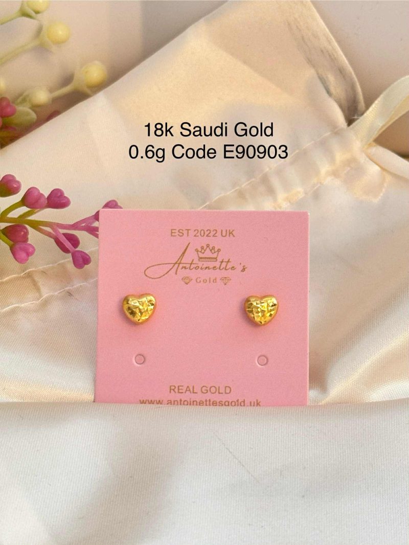 E90903 Diacut Heart Stud Earrings
