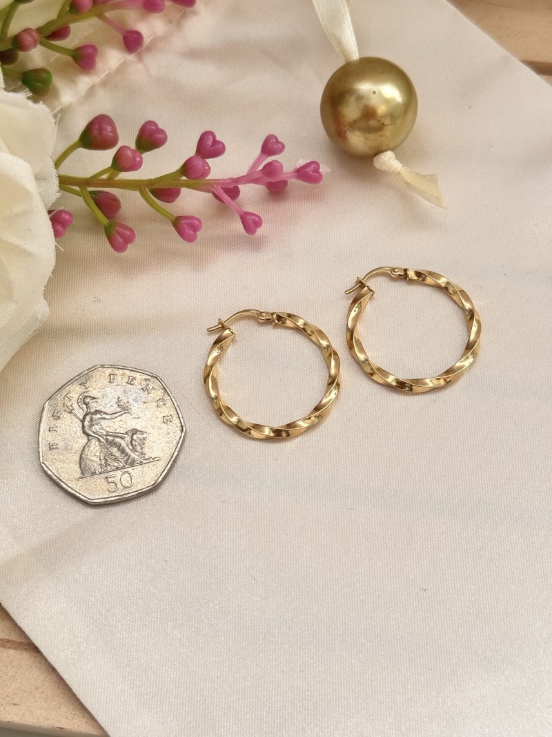 E91232 24mm Loose Twisted Loop Hoop Earrings - Image 3