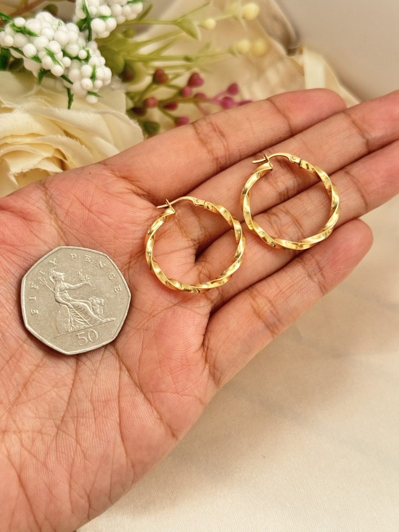 E91232 24mm Loose Twisted Loop Hoop Earrings - Image 2