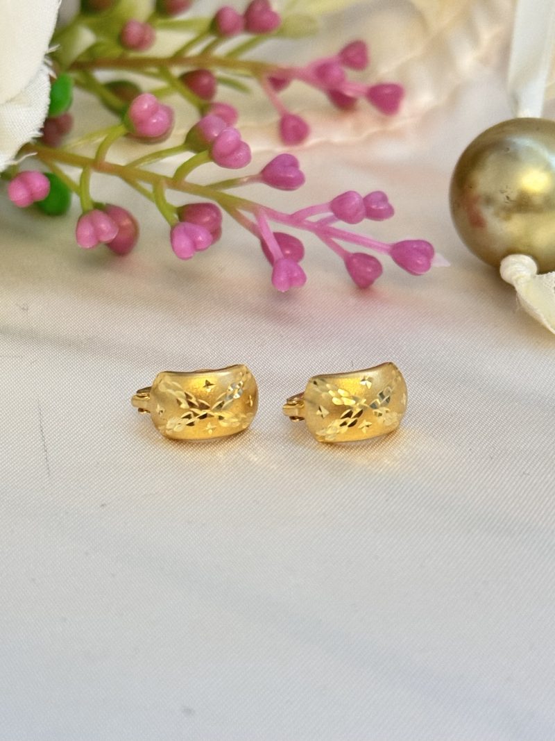 E91234 6mm X Design Huggie Clip Earrings - Image 2