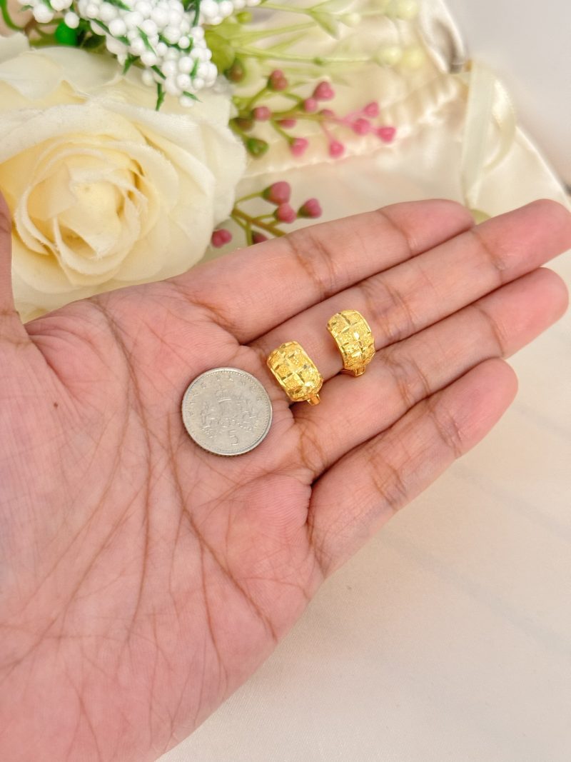 E91236 8 Squares Ear Hugger Huggie Clip Earrings - Image 2