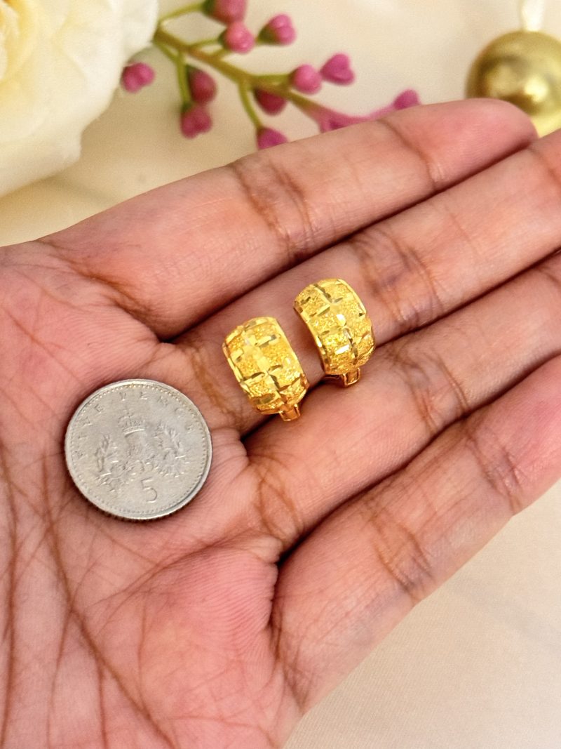E91236 8 Squares Ear Hugger Huggie Clip Earrings - Image 3