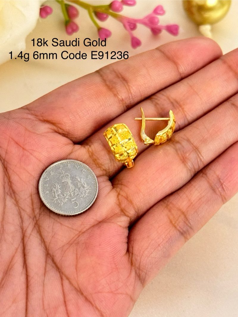 E91236 8 Squares Ear Hugger Huggie Clip Earrings - Image 4