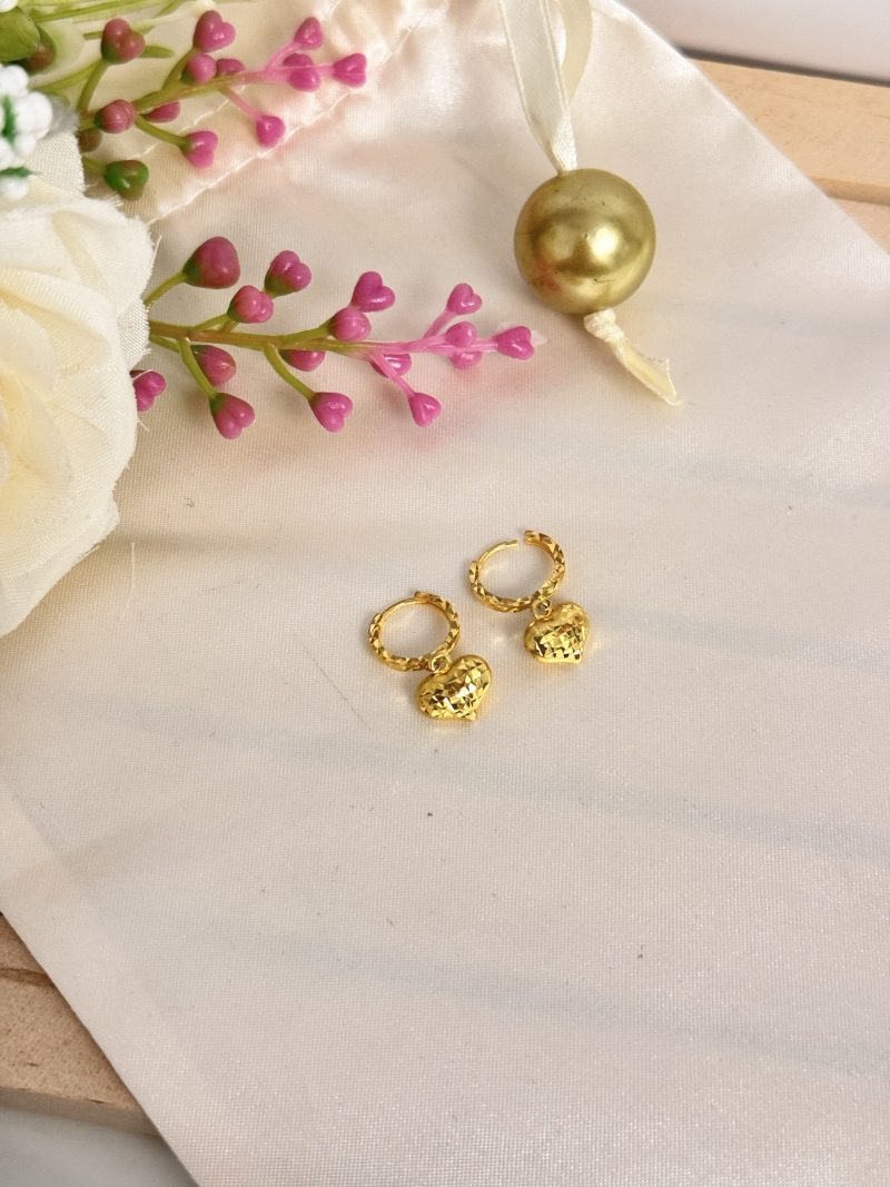 E91238 Dangling Diacut Heart Earrings - Image 4