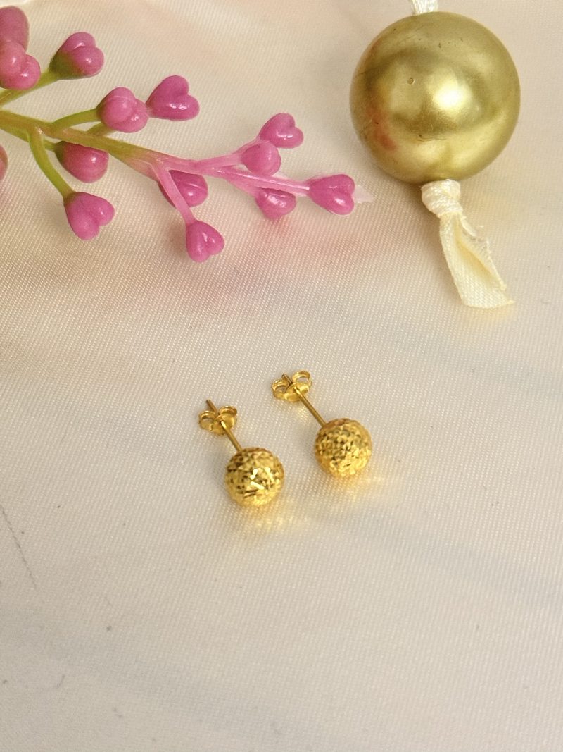 E91244 5mm Medium Diacut Stud Earrings - Image 2