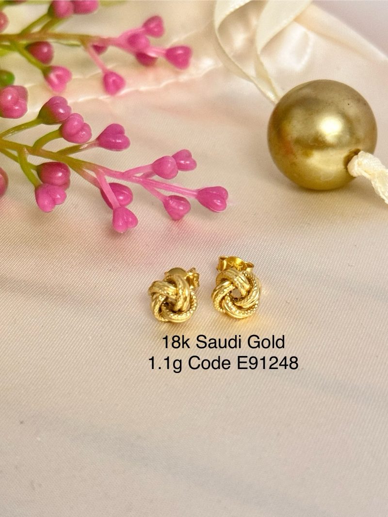 E91248 Small Knot Stud Earrings