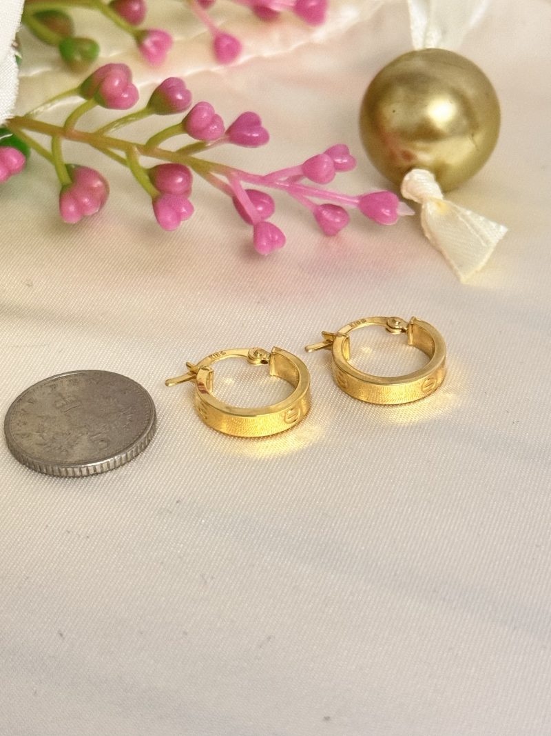 E91250 13mm Cartier Inspired Hoop Loop Earrings - Image 4