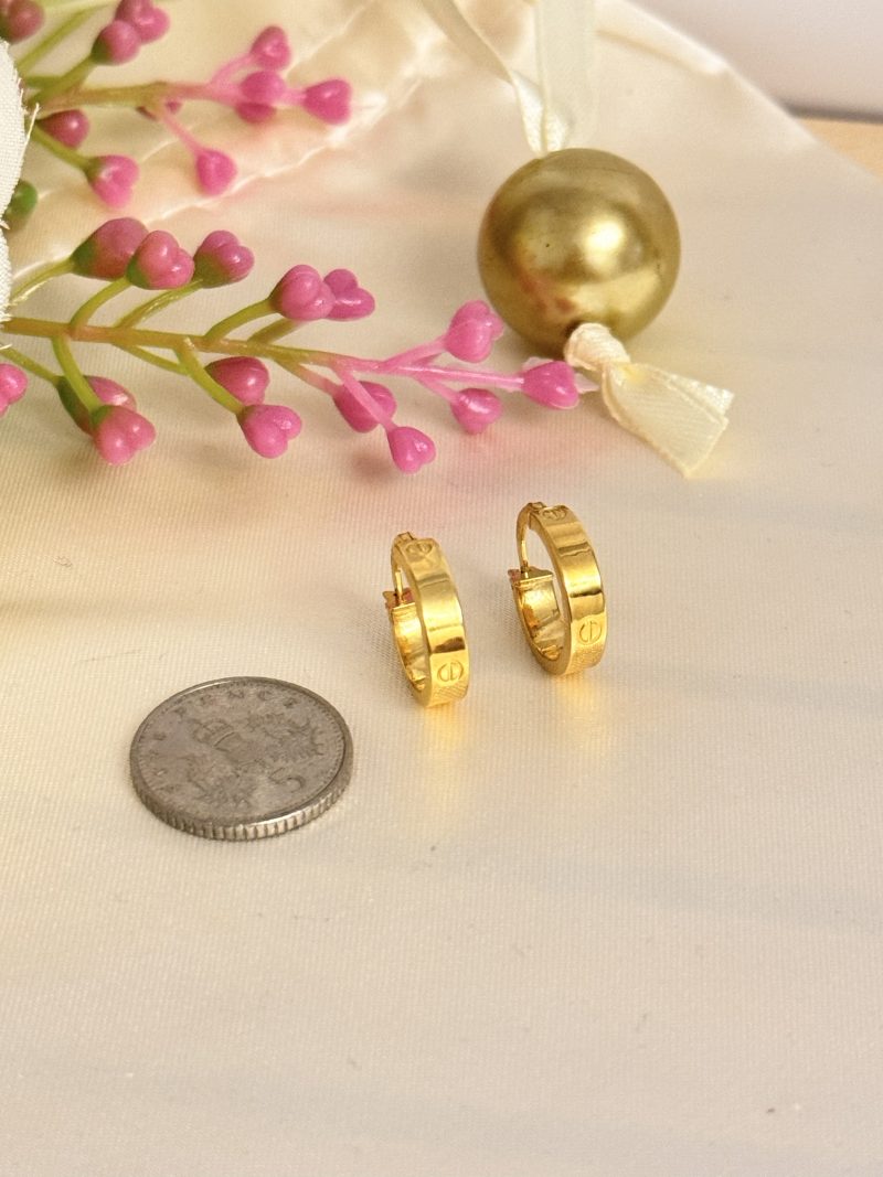 E91250 13mm Cartier Inspired Hoop Loop Earrings - Image 3