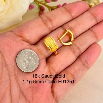 E91251 6mm Matte Textured Center Ear Hugger Clip Earrings
