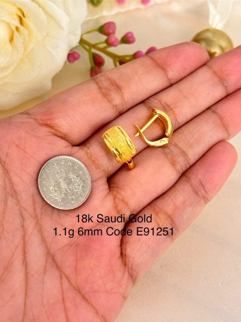 E91251 6mm Matte Textured Center Ear Hugger Clip Earrings