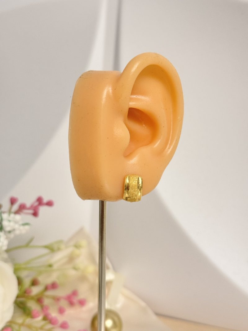E91251 6mm Matte Textured Center Ear Hugger Clip Earrings - Image 2
