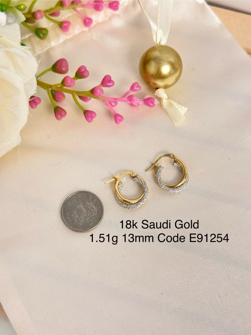 E91254 13mm Two Tone Textured Hoop Loop Earrings - Image 3