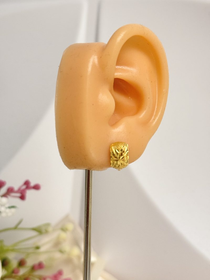 E91235 6mm Union Jack Style Ear Hugger Clip Earrings - Image 3
