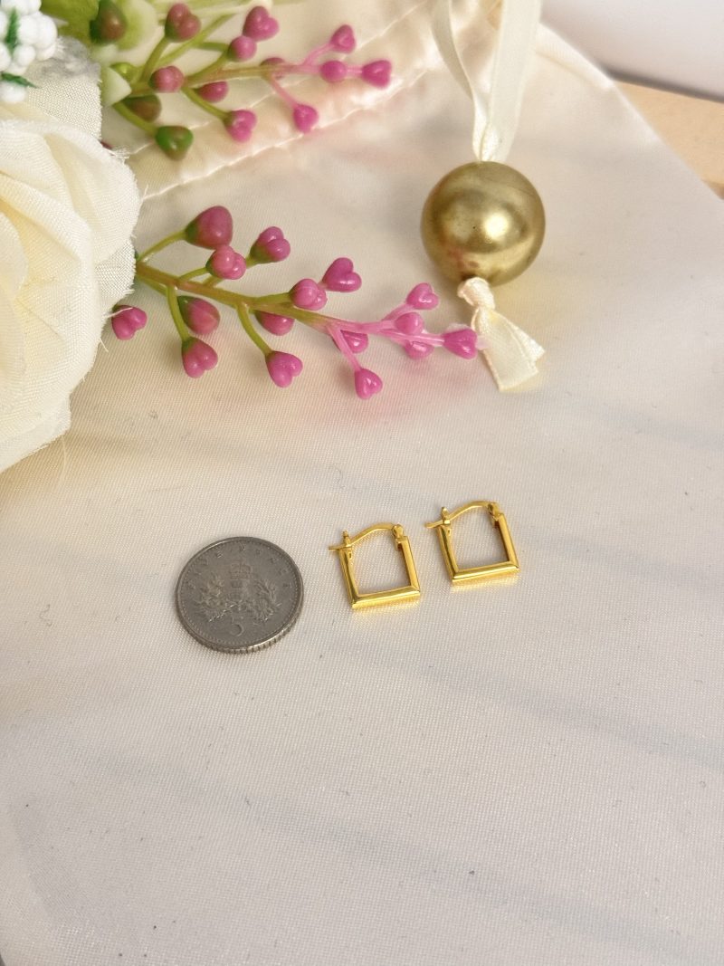 E91575 0.9mm Lightweight Square Shaped Hoop Loop Earrings - Image 3