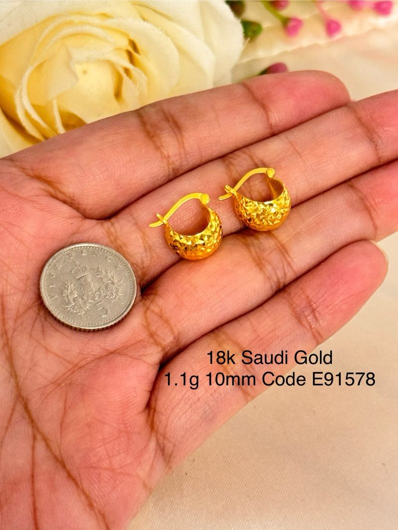 E91578 10mm Diacut Dome Hoop Loop Huggie Earrings