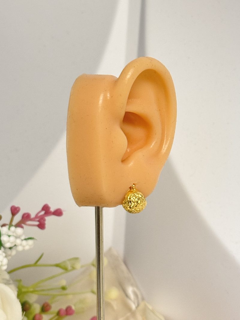 E91578 10mm Diacut Dome Hoop Loop Huggie Earrings - Image 2