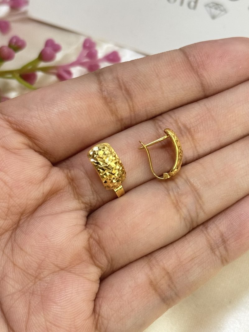 E92435 Diacut Ear Hugger Clip Earrings - Image 4