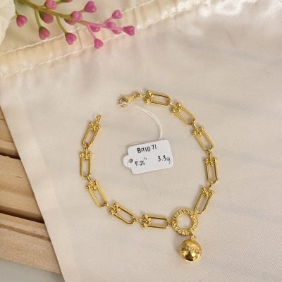B91071 Flat Hardware Bracelet with Ball Pendant