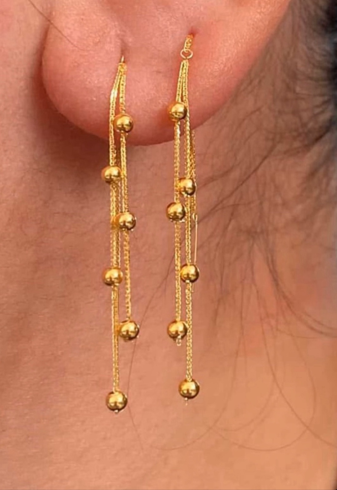 E42201 Lightweight Dangling Earrings