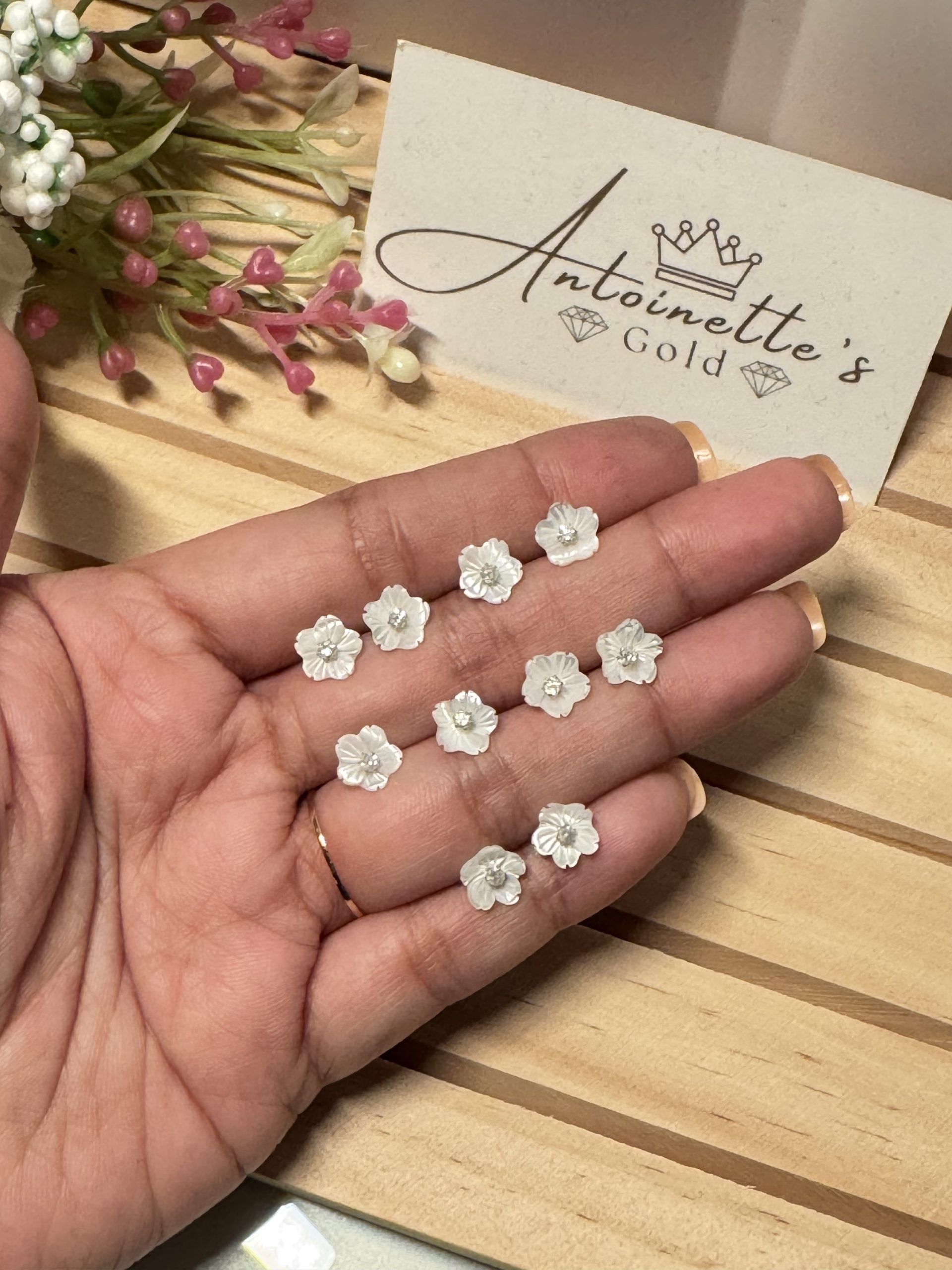 DE101550 0.10ct Natural Diamond Flower Earrings