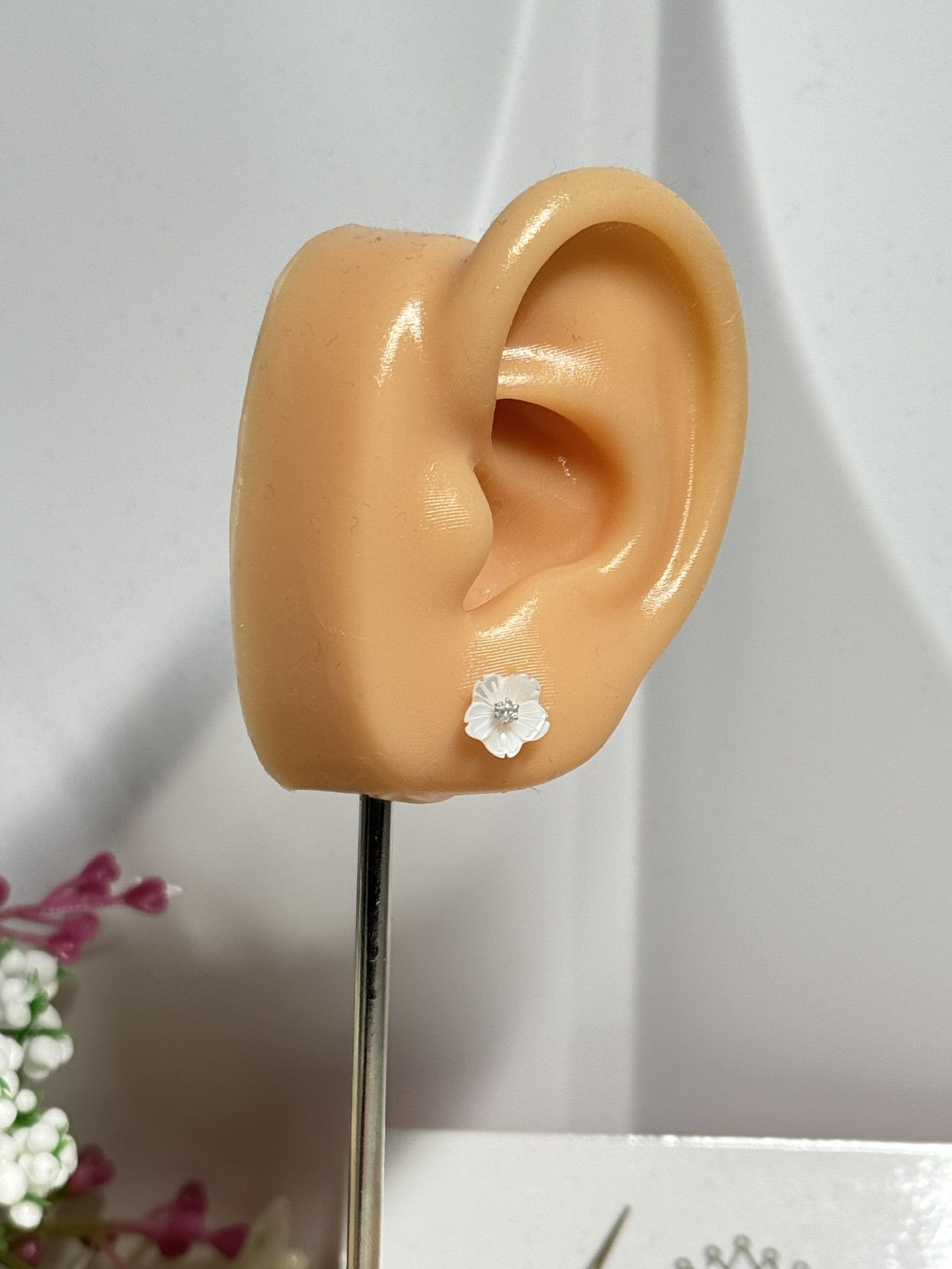 DE101550 0.10ct Natural Diamond Flower Earrings - Image 2