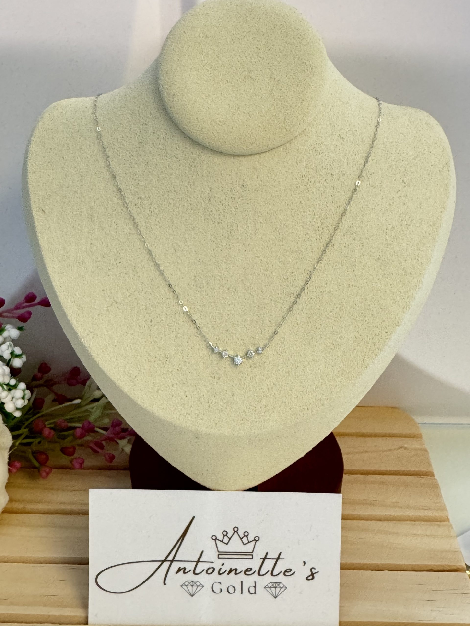 DN101584 18k White Japan Gold Centered Natural Diamond Necklace