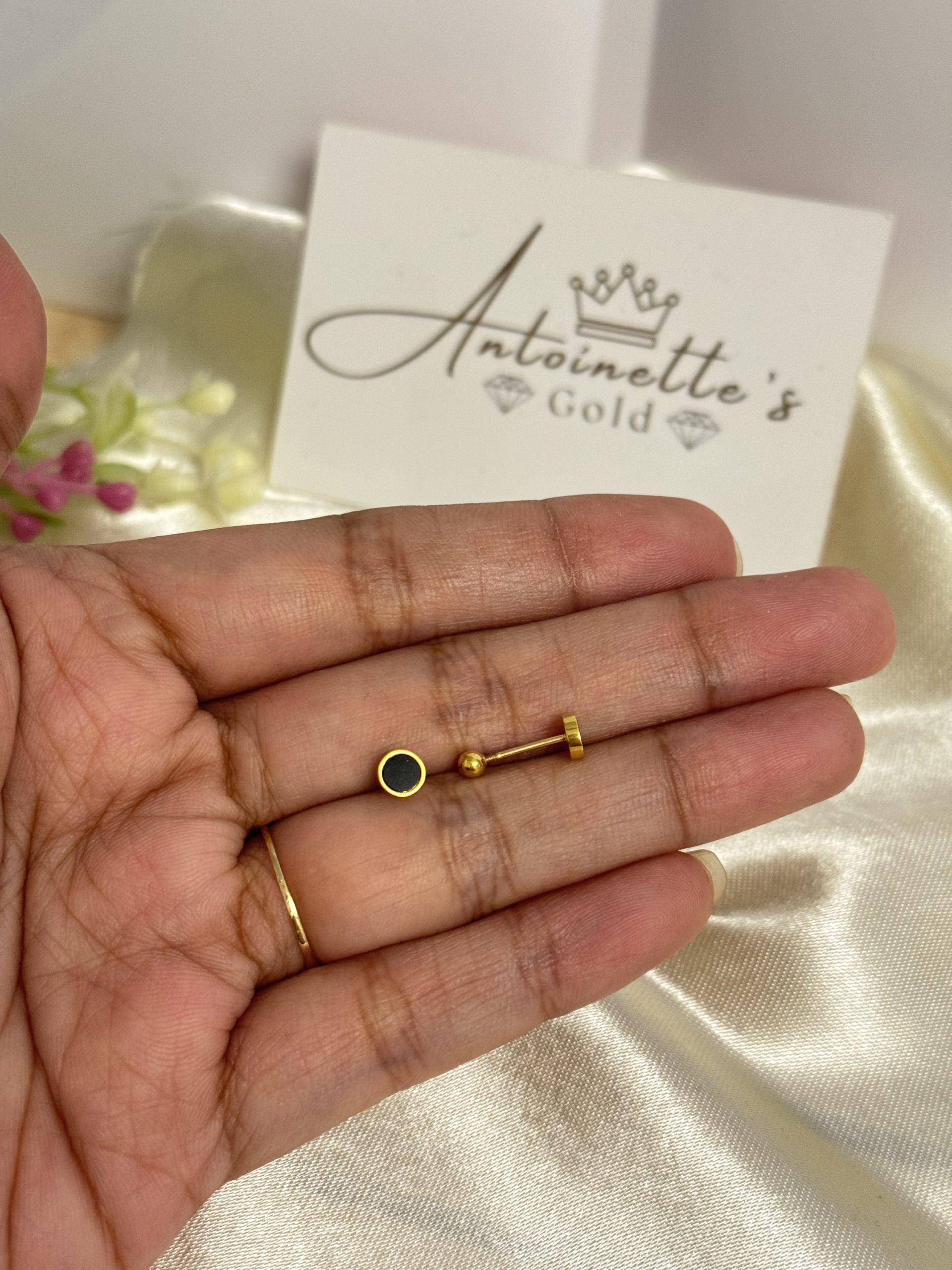 E101494 Round Black Onyx Unisex Screw Stud Earrings - Image 2