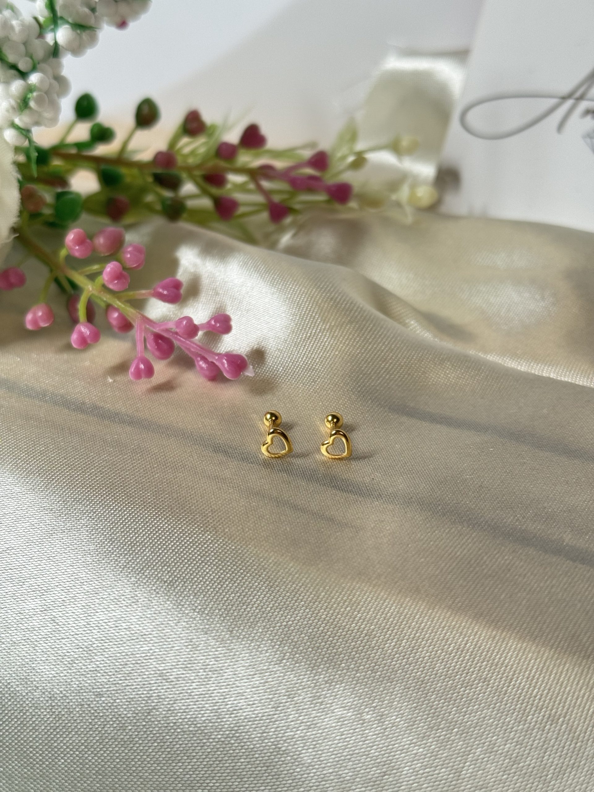 E101482 Open Heart Screw Lock Stud Earrings - Image 3