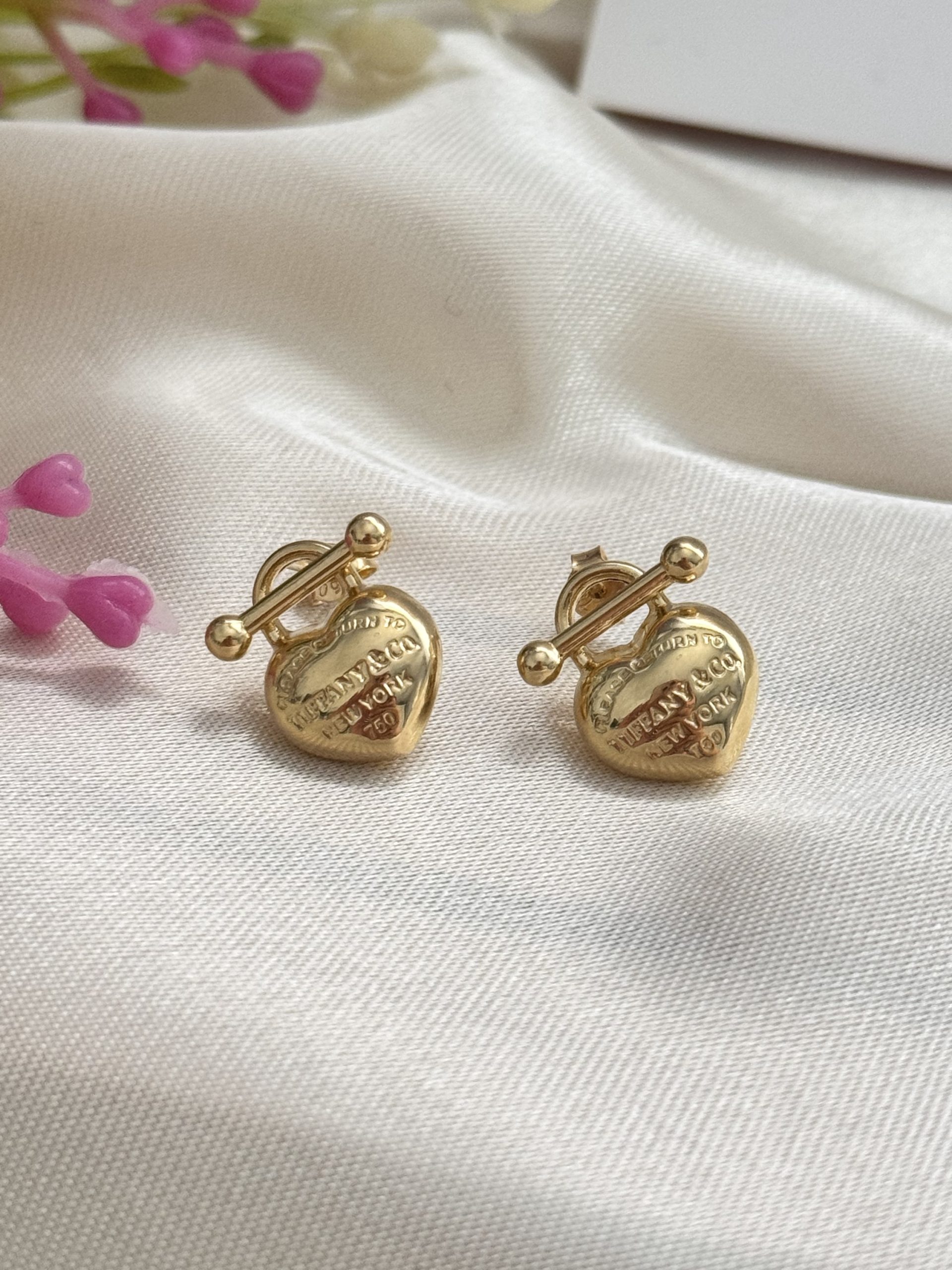 E101493 Designer Inspired Heart Lock Stud Earrings - Image 3