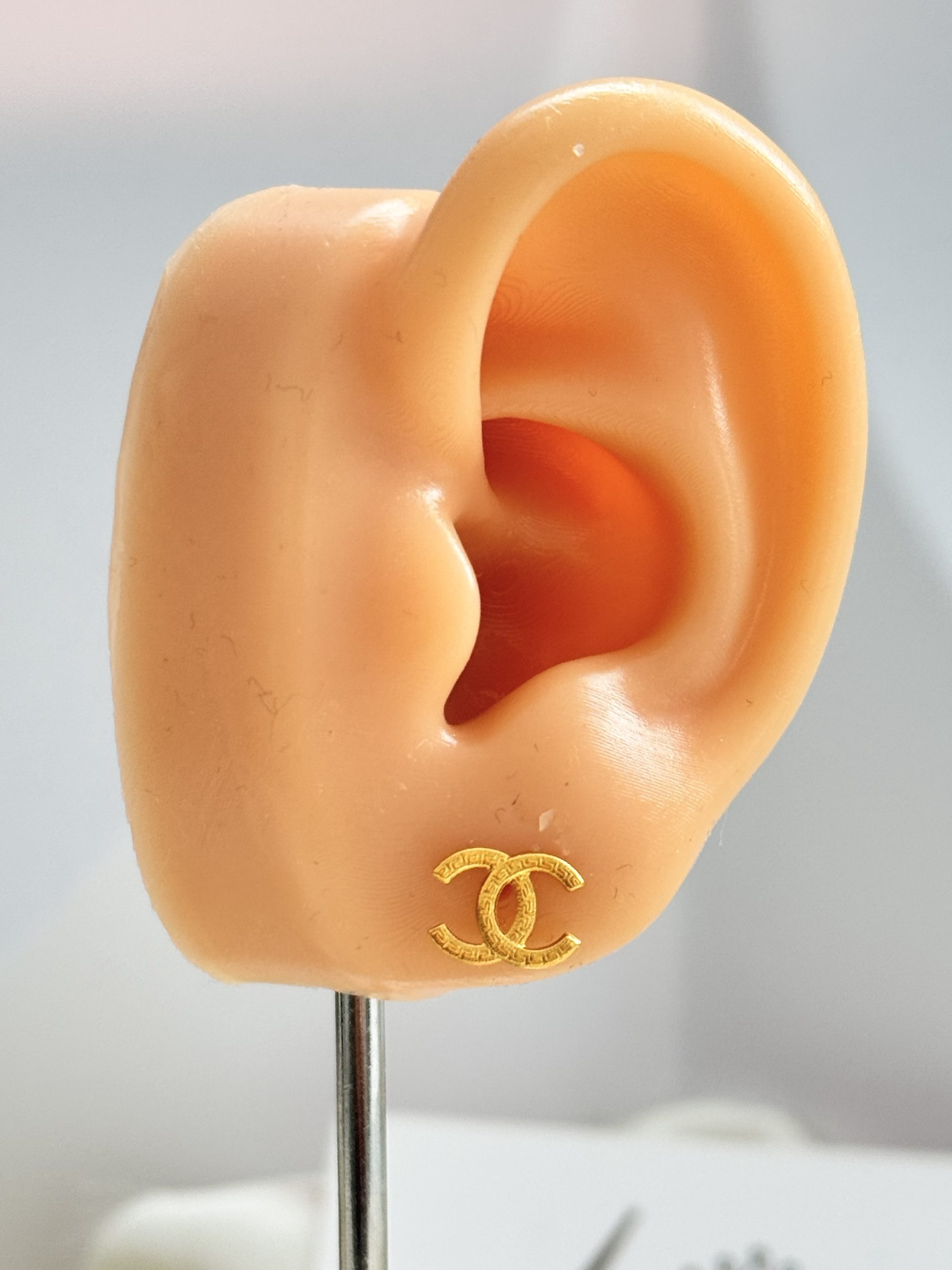 E101485 Designer Inspired Screw Lock Stud Earrings - Image 4