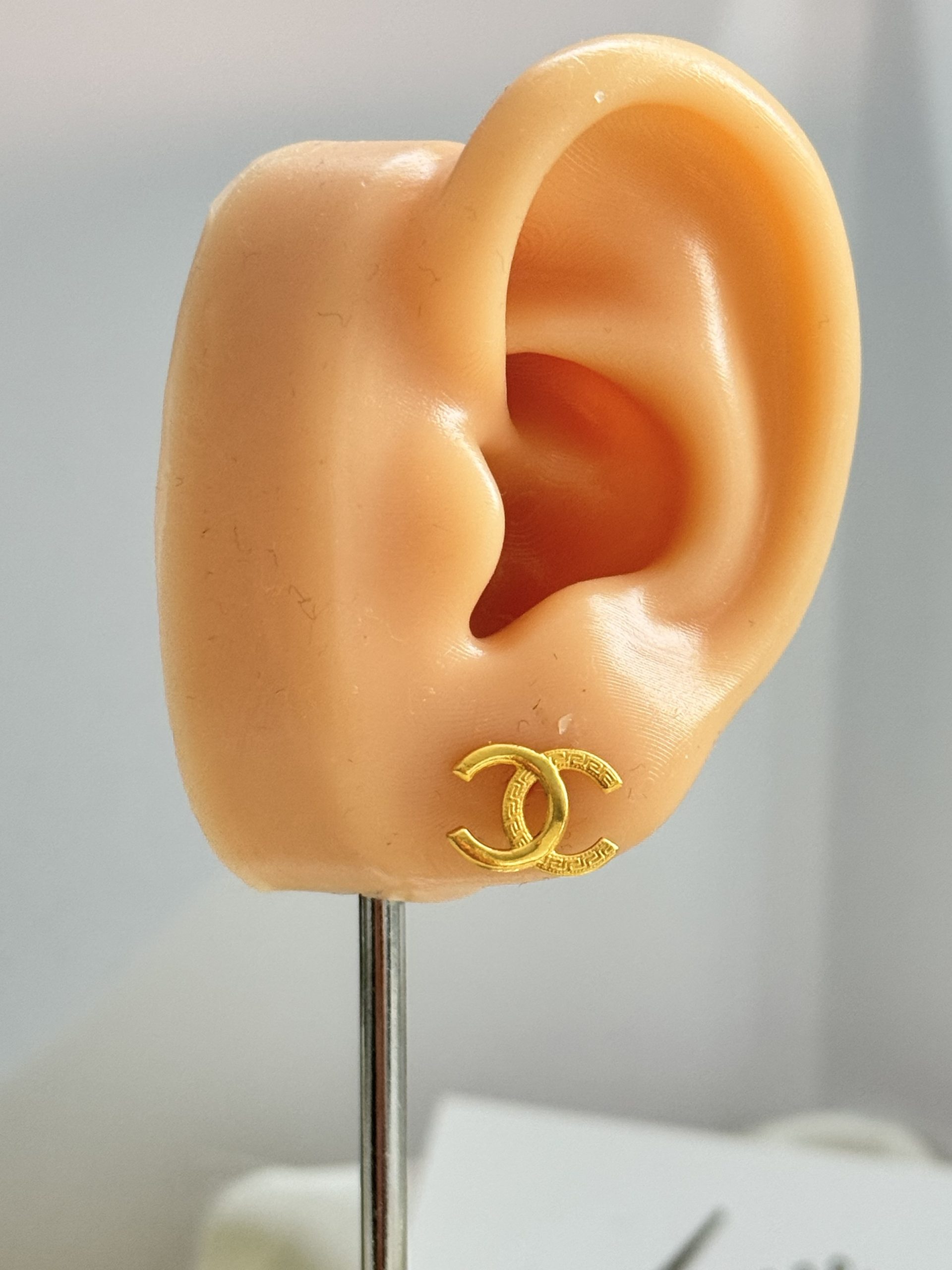 E101483 Designer Inspired Screw Lock Stud Earrings - Image 4