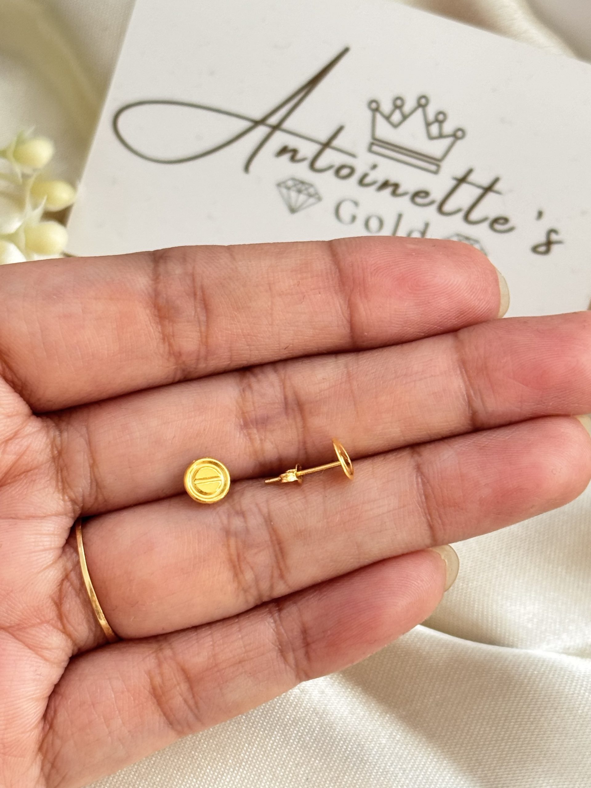 E1014001 Screw Design Lightweight Stud Earrings - Image 2