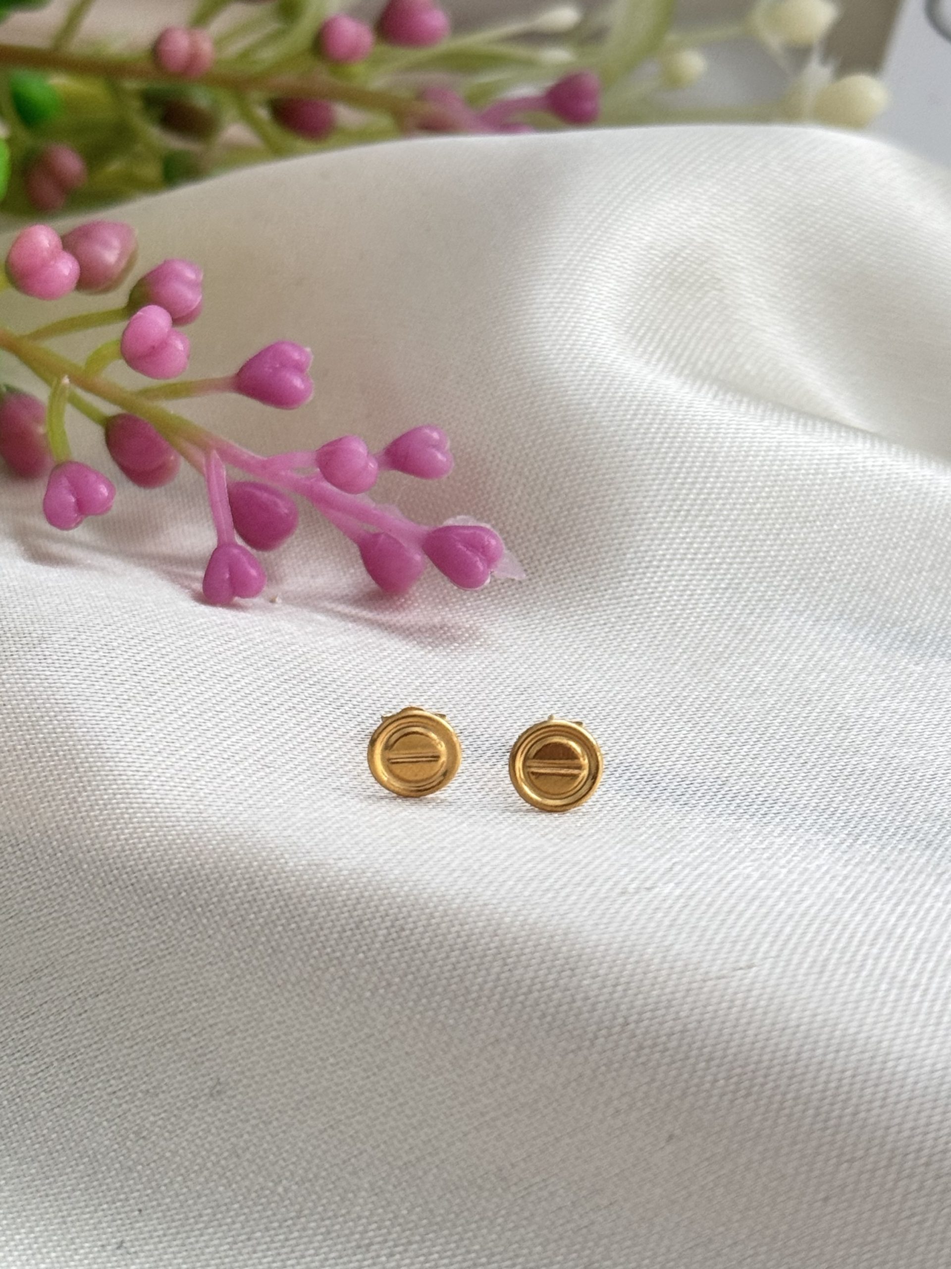 E1014001 Screw Design Lightweight Stud Earrings - Image 4