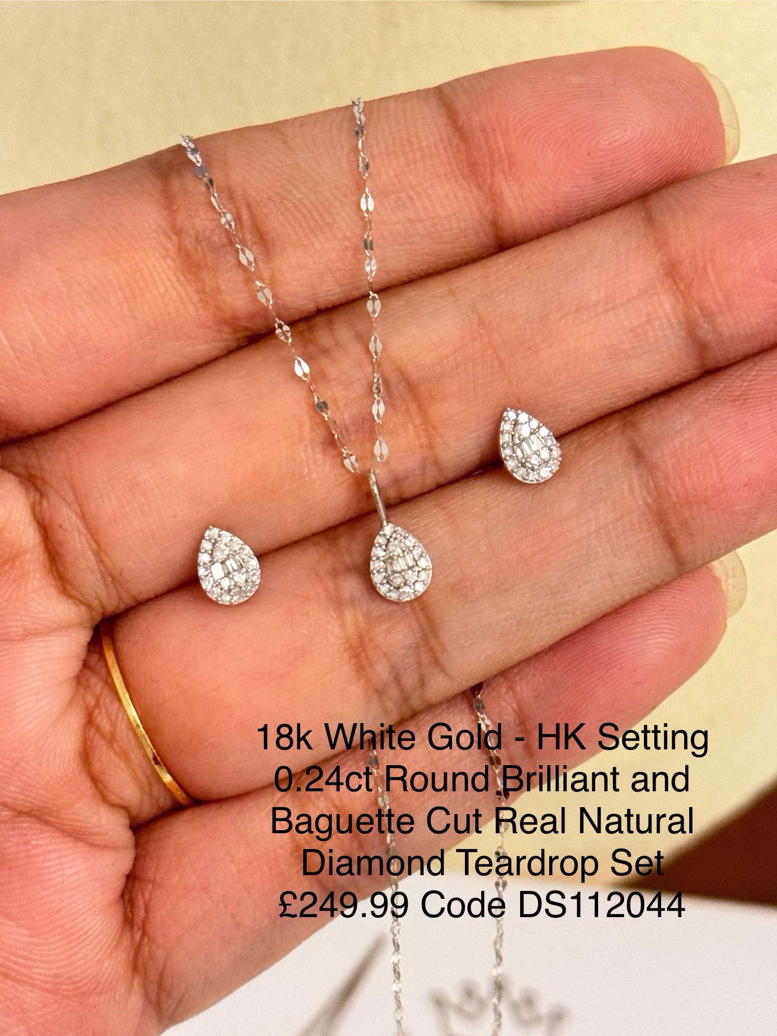 img_8568 DS112044 18k Gold HK Setting Teardrop Set