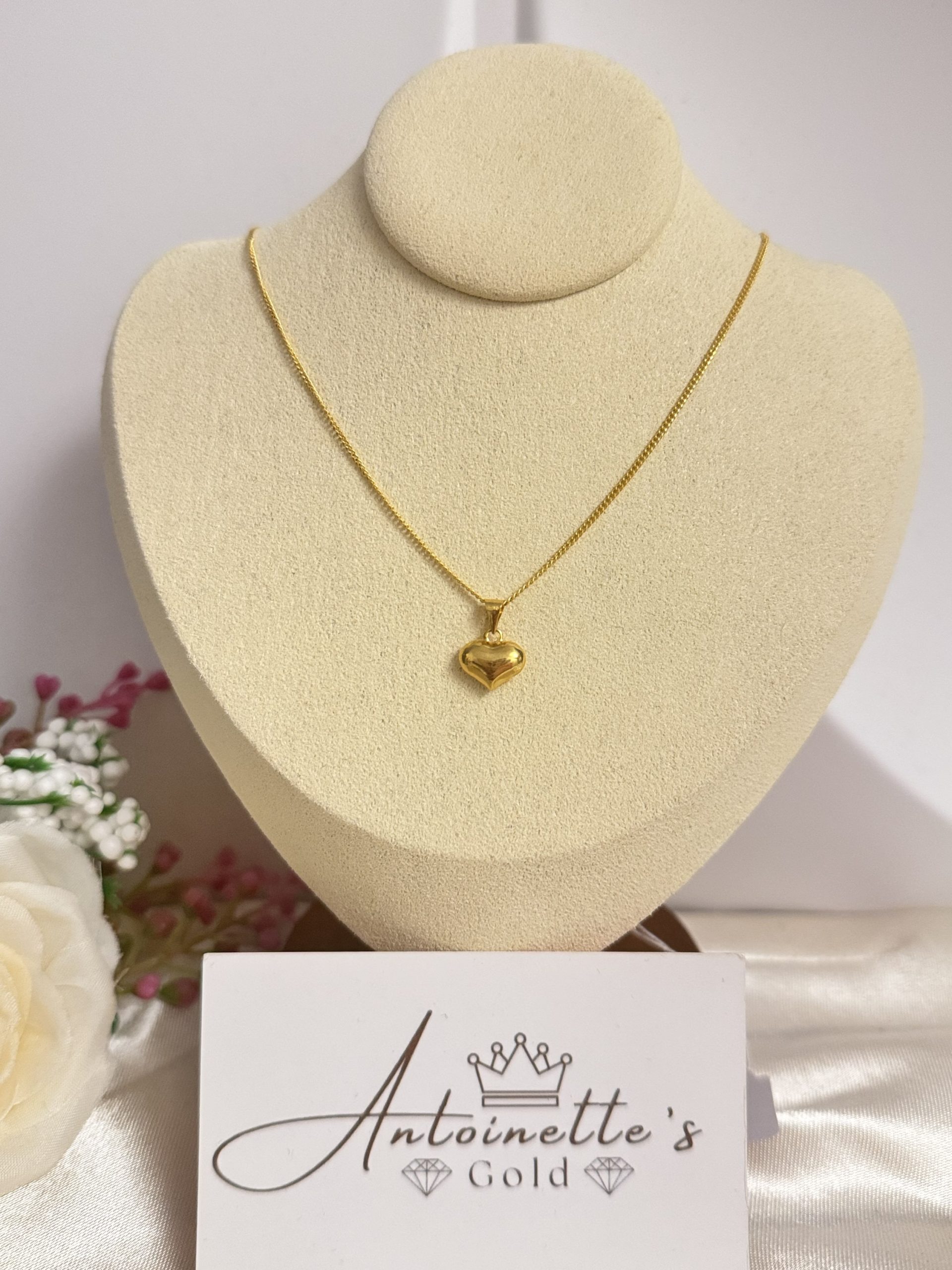 img_8634 N111733 18” Fine Curb Chain w/ Small Chubby Heart Pendant